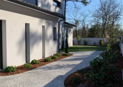 Création de cour pavée en Seine-et-Marne par paysagiste