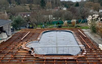 Terrasse à Reims : bois ou composite pour sublimer une piscine et un espace détente