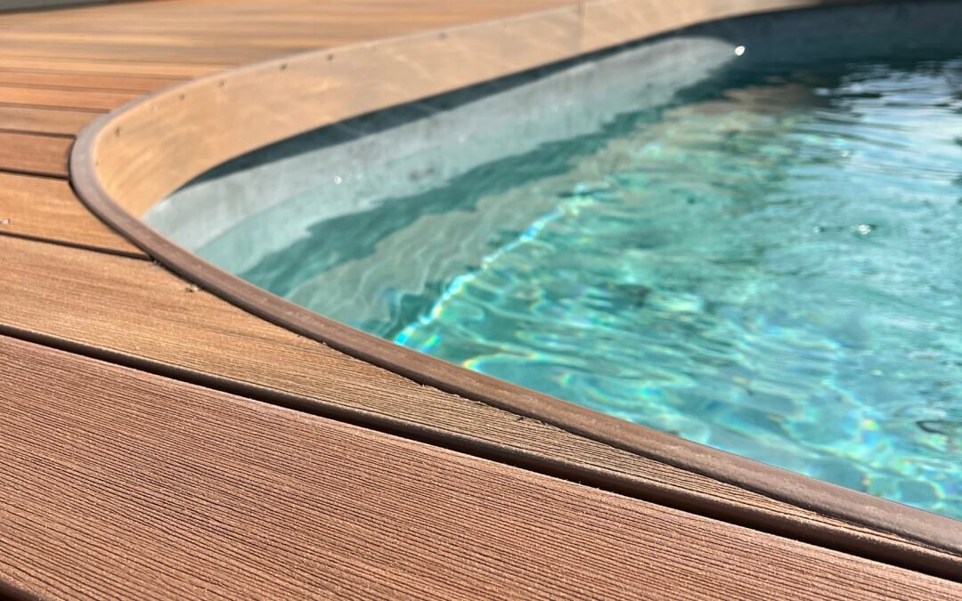 Terrasse composite Silvadec Nuances Ipé posée à Lagny-sur-Marne en Seine-et-Marne par Woodpecker Paysage