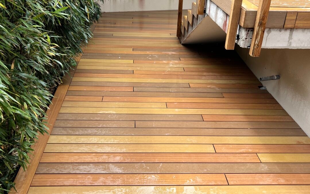 Terrasse composite Silvadec Nuances Ipé réalisée à Reims par Woodpecker Paysage