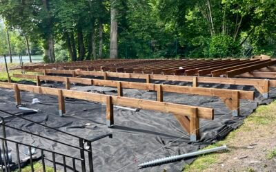Terrasse bois en pente en Seine-et-Marne (77) – Pilotis & structure renforcée