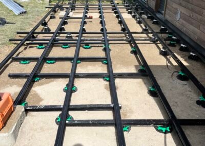 Terrasse en grès cérame sur plots à Coulommiers (77) – Woodpecker, expert terrasse extérieure