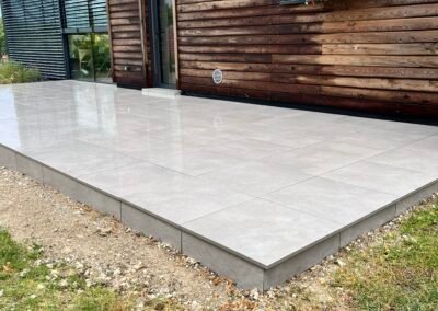 Terrasse en grès cérame sur plots en Seine-et-Marne (77) et en Île-de-France