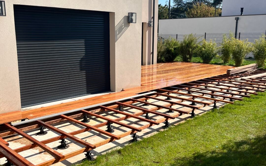 Terrasse bois réalisée par un paysagiste en Seine-et-Marne autour de Coulommiers et Meaux