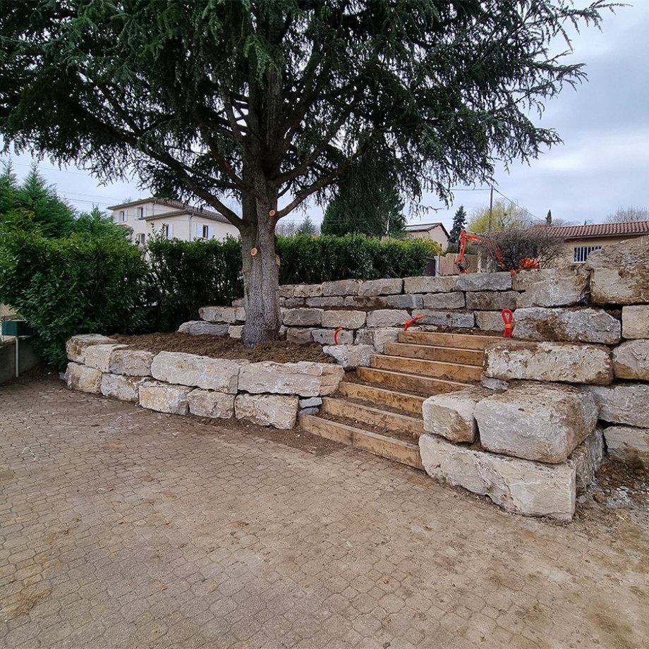 enrochement et création d'escalier en traverse