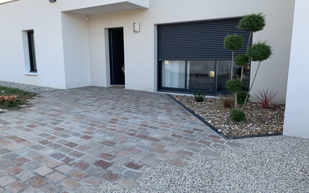 Pose de pavés en pierre naturelle en Seine-et-Marne par Woodpecker Paysage