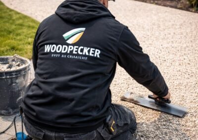 Pose de moquette de pierre en Seine-et-Marne par Woodpecker Paysage sur une allée de jardin haut de gamme