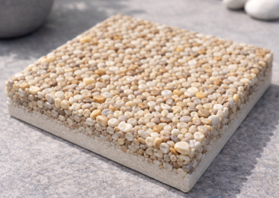 Échantillon de moquette de pierre beige en granulométrie fine 2/4 roulé avec résine drainante en Seine-et-Marne 77