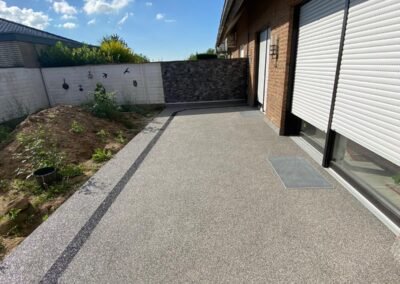 Chantier de moquette de pierre en cours à Lagny-sur-Marne en Seine-et-Marne