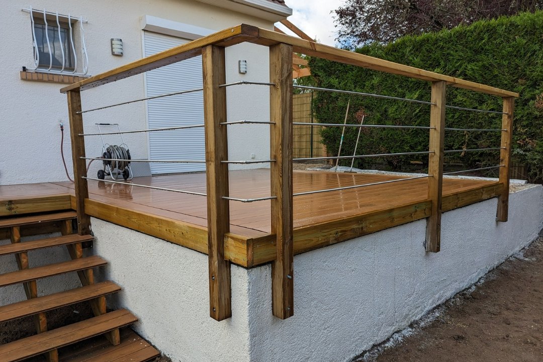 Création de terrasse bois extérieure : Woodpecker Paysage, spécialiste des terrasses durables